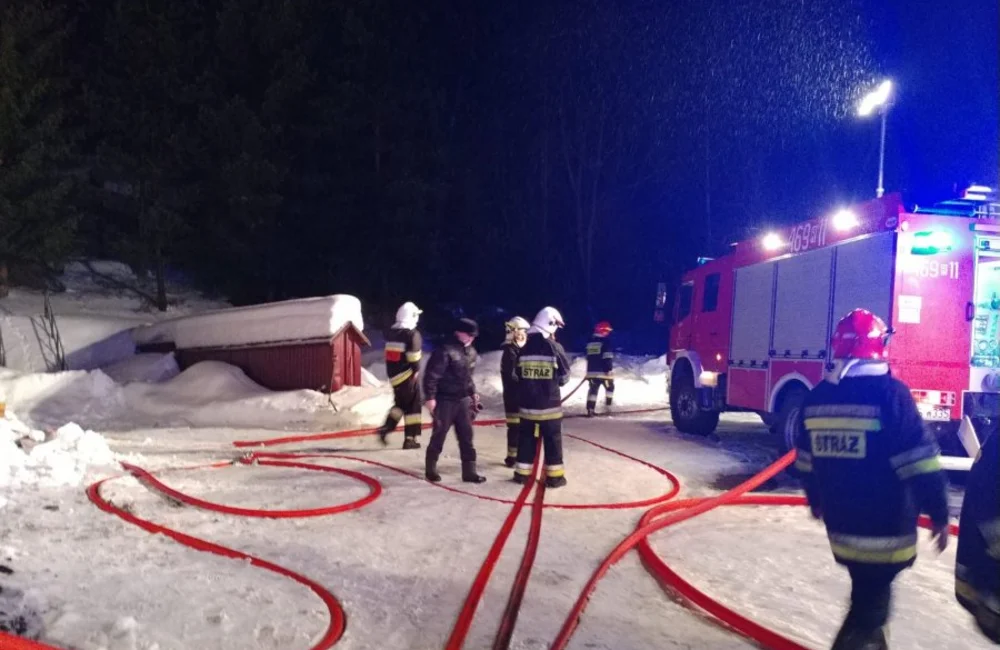 9 zastępów straży pożarnej gasiło pożar pensjonatu w Kalnicy