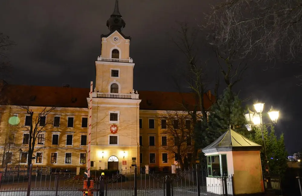 Ewakuacja w Sądzie Okręgowym w Rzeszowie. Przyszła koperta z białym proszkiem i informacją o bombie