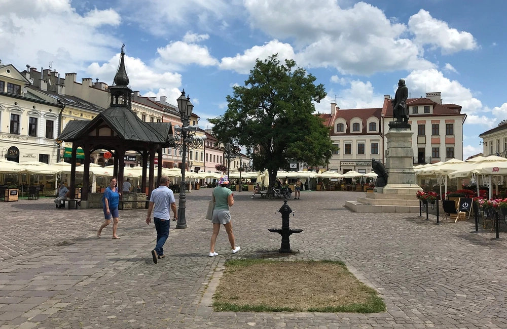 &quot;Tour de Konstytucja&quot; na rzeszowskim Rynku