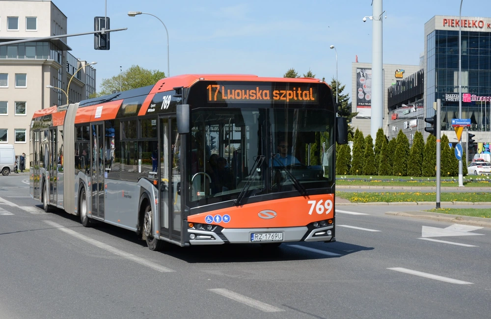 Nowość w komunikacji miejskiej w Rzeszowie. Będą &quot;przystanki na żądanie&quot;