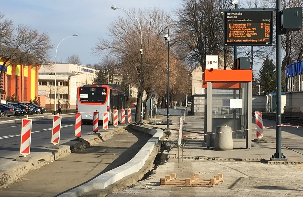 Trwa modernizacja kolejnych przystanków autobusowych w Rzeszowie