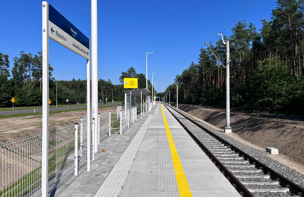 Z centrum Rzeszowa do Jasionki w 18 minut. Ruszyło nowe połączenie kolejowe