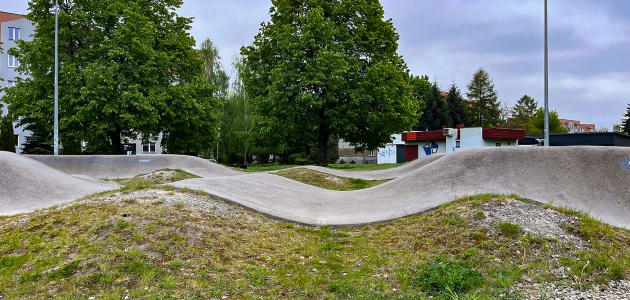 Na zdj. Pumptrack na osiedlu Baranówka. W sąsiedztwie powstanie Fun Park -  fot. ViC / RESinet.pl