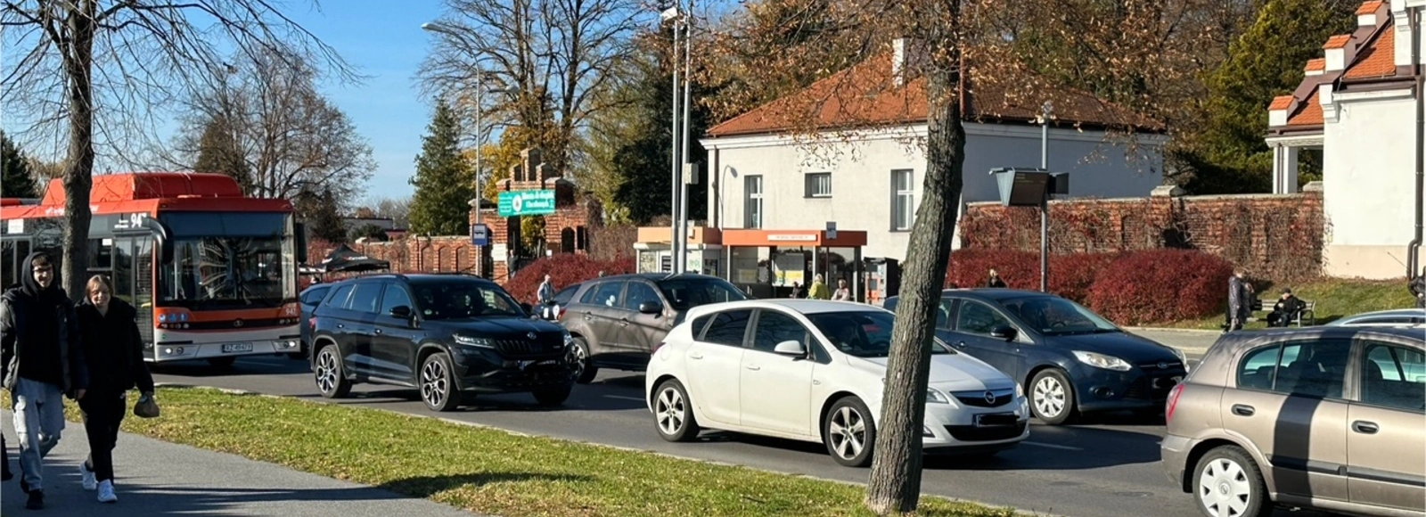 Wszystkich Świętych 2025. Organizacja ruchu w rejonie rzeszowskich cmentarzy fot. RESinet.pl