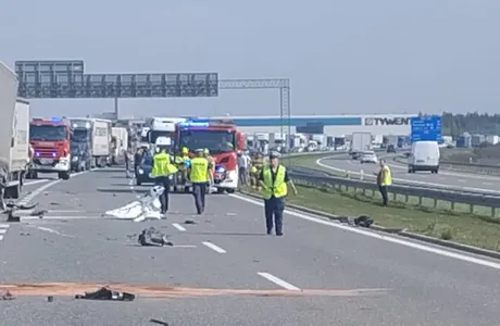 Karambol na A4 w Zaczerniu. Zderzyło się 6 pojazdów fot. KMP w Rzeszowie 