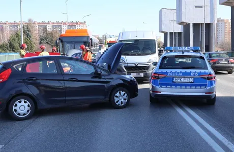 Wypadek na rzeszowskiej zaporze. Zderzyły się dwa samochody fot. KMP w Rzeszowie 