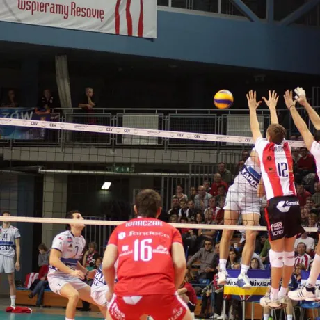 mecz Asseco Resovia - Kaposvari Roplabda - Hala Podpromie - Rzeszów - 17.11.2010 - fot 30