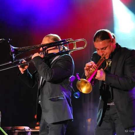 Golec uOrkiestra - rzeszowski Rynek - 20.04.2012 - fot 18