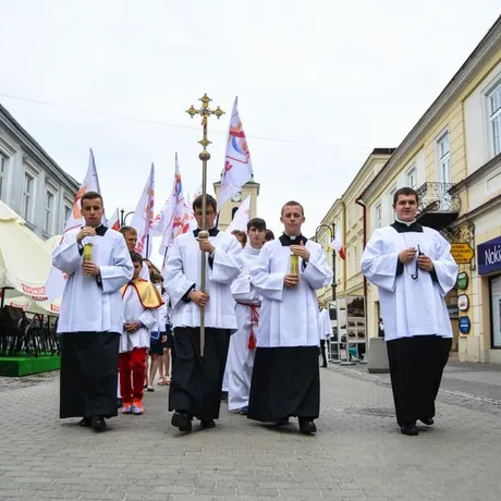 Boże Ciało. Procesja ulicami Rzeszowa - fot 49