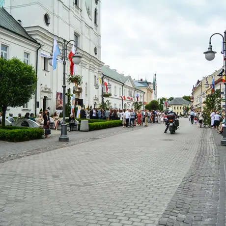 Boże Ciało. Procesja ulicami Rzeszowa - fot 45