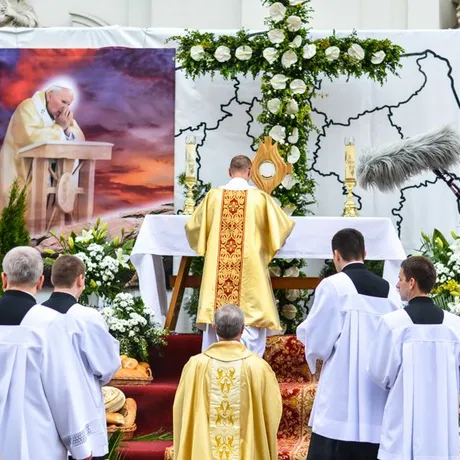 Boże Ciało. Procesja ulicami Rzeszowa - fot 2