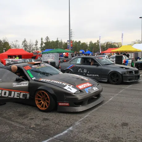 Pokazy driftu na Festiwalu Motoryzacyjnym w Rzeszowie  - fot 36