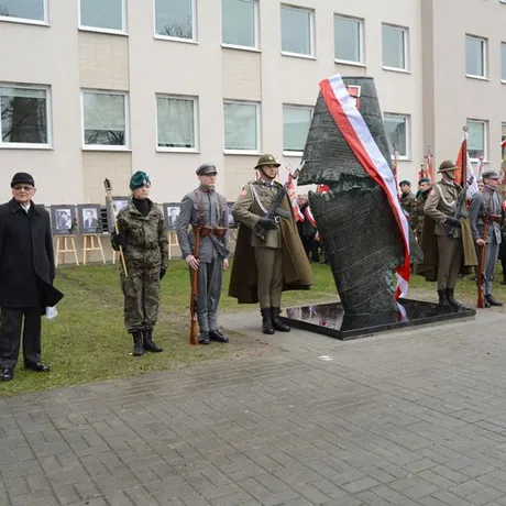 Odsłonięcie pomnika smoleńskiego - fot 31