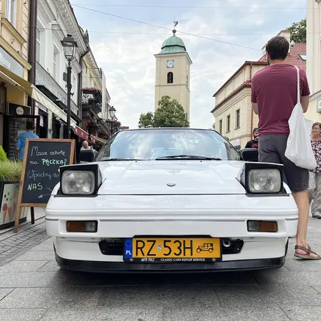 Zabytkowe pojazdy na rzeszowskim Rynku - fot 23