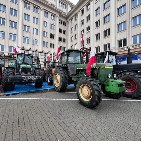 Protest rolników przed Urzędem Wojewódzkim w Rzeszowie - fot 22