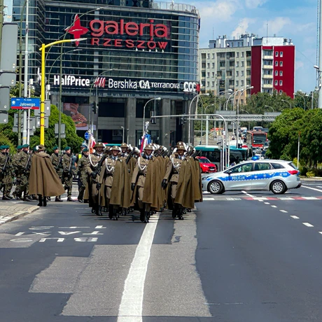 Rzeszów - Defilada wojskowa w centrum Rzeszowa [ZDJĘCIA] - fot 35