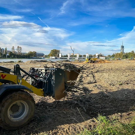 Rzeszów - Budowa miejskiej plaży nad Wisłokiem [październik 2024] - fot 3