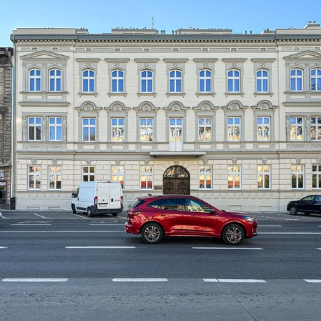 Rzeszów - Odnowiona kamienica przy ul. Piłsudskiego 5 w Rzeszowie - fot 5