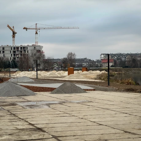 Rzeszów - Budowa miejskiej plaży nad Wisłokiem [grudzień 2024] - fot 2