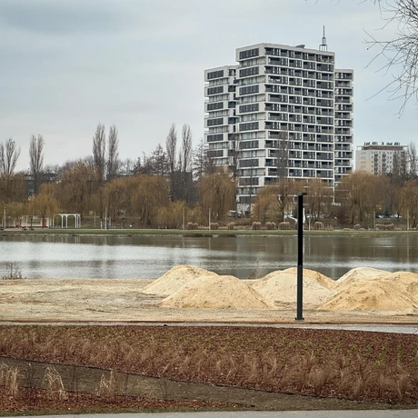 Rzeszów - Budowa miejskiej plaży nad Wisłokiem [grudzień 2024] - fot 17