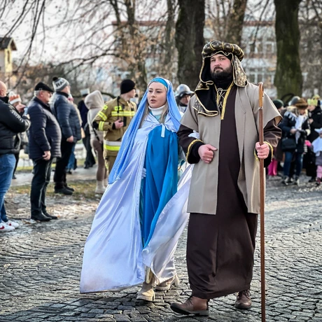 Rzeszów - 10. Orszak Trzech Króli przeszedł ulicami Rzeszowa - fot 17