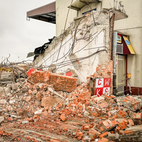 Rzeszów - Prace rozbiórkowe na stadionie Resovii przy ul. Wyspiańskiego - fot 12