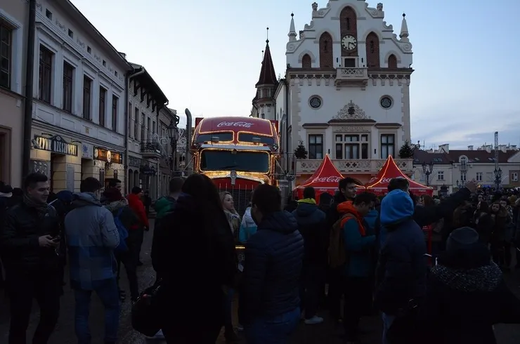 Rzeszów - Ciężarówka Coca Coli na rzeszowskim Rynku