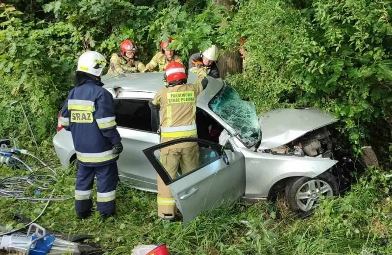 Wypadek na DW870 w Leżachowie. Jedna osoba w szpitalu