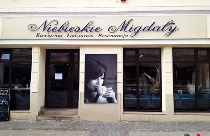 Niebieskie Migdały z nowym menu i nową salą