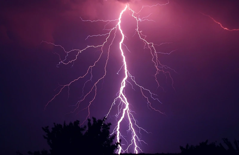 Burze z gradem w Rzeszowie. Jest ostrzeżenie meteorologiczne 