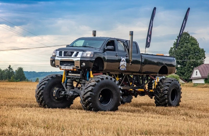 Trucking Girl i największy monster truck na świecie na TSLA EXPO Rzeszów 2019