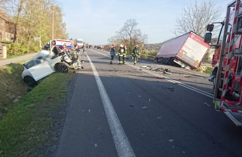 Czołowe zderzenie w Babicy. Nie żyje 55-letnia kobieta