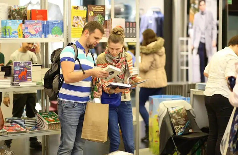 Setki nowości książkowych, wyjątkowe spotkania autorskie. Znamy program Świątecznych Targów Książki