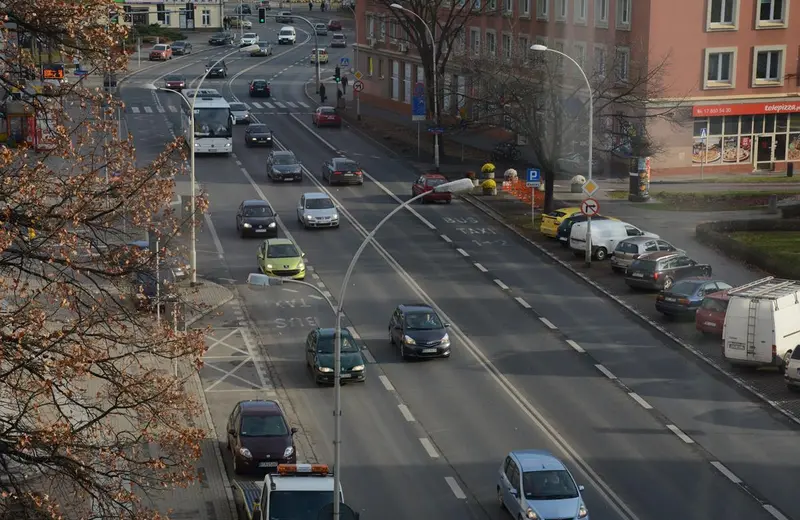 Od 6 grudnia obowiązkowa &#8222;jazda na suwak&#8221; i &#8222;korytarz życia&#8221;