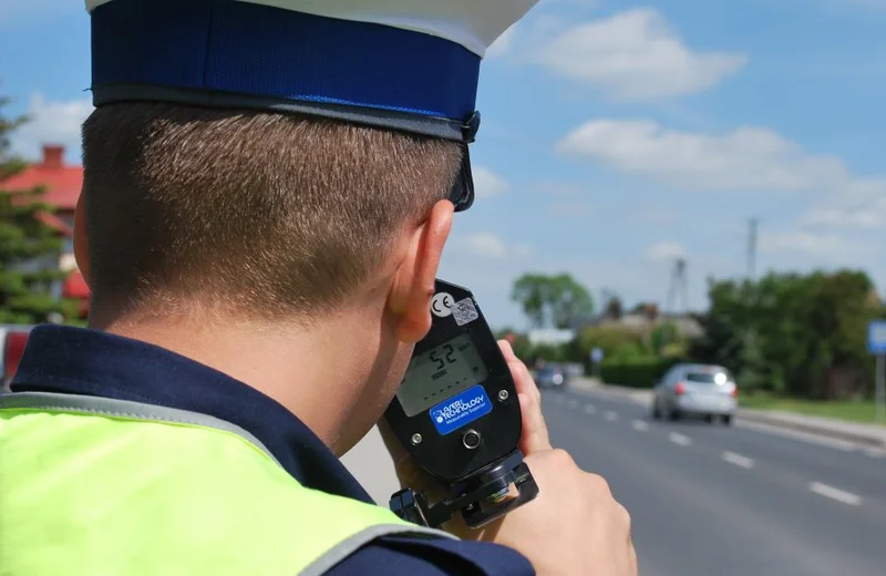 Pędził 155 km/h w miejscu gdzie obowiązywało 70 km/h. Miał zakaz prowadzenia