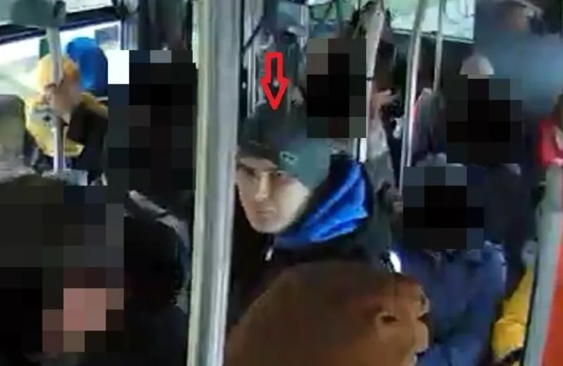 Uszkodził biletomat w autobusie MPK. Poszukuje go policja