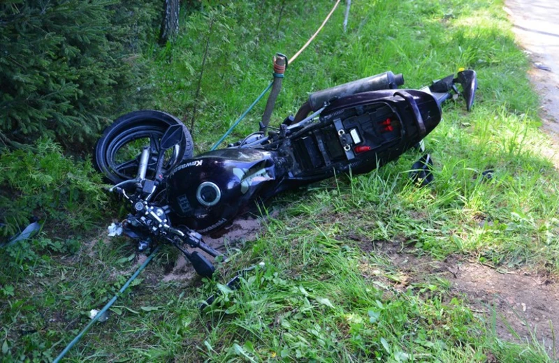 Zderzenie motocyklisty z osobówką. W akcji śmigłowiec LPR