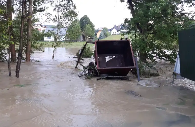 Diecezja rzeszowska zbiera na powodzian. Miasto przekaże 200 tys. dla mieszkańców gminy Chmielnik