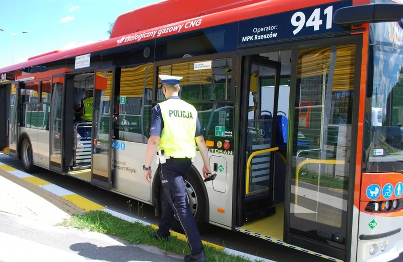 Kolejne kontrole policyjne w autobusach MPK. Ujawniono 20 osób bez maseczek