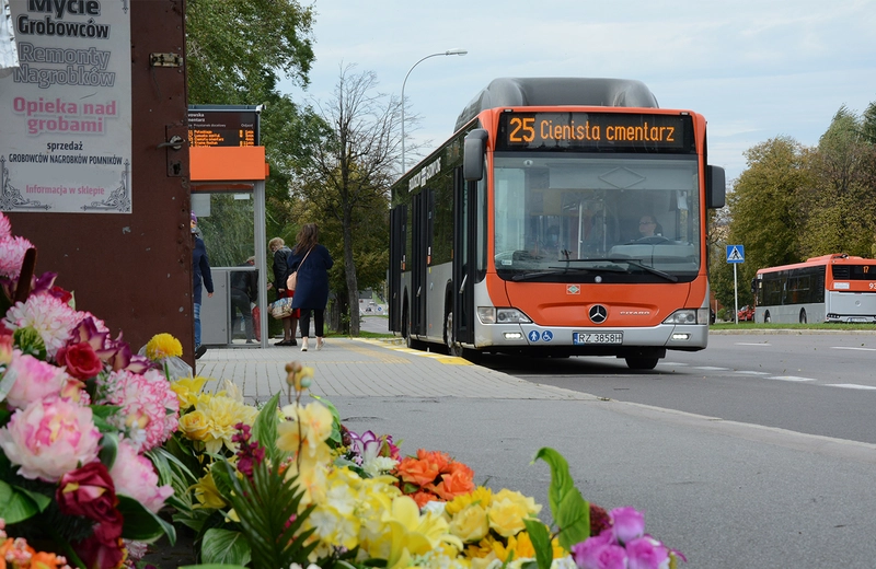 Wszystkich Świętych 2020. Jak pojadą autobusy w Rzeszowie?