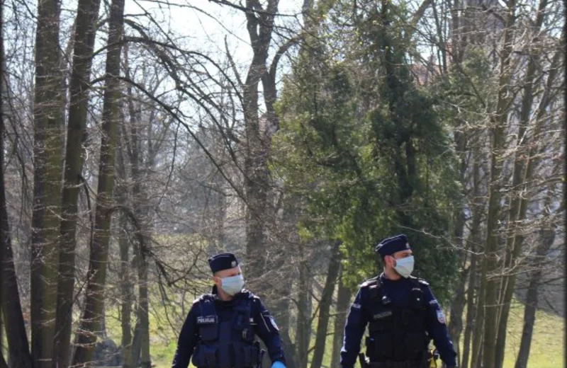 59-latek targnął się na swoje życie. Uratowali go policjanci 