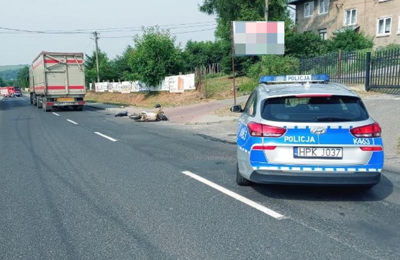 93-latek na skuterze zderzył się z ciężarówką - zginął na miejscu