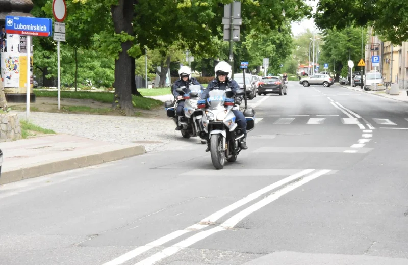 Na podwójnym gazie pędził 138 km/h przez al. Sikorskiego