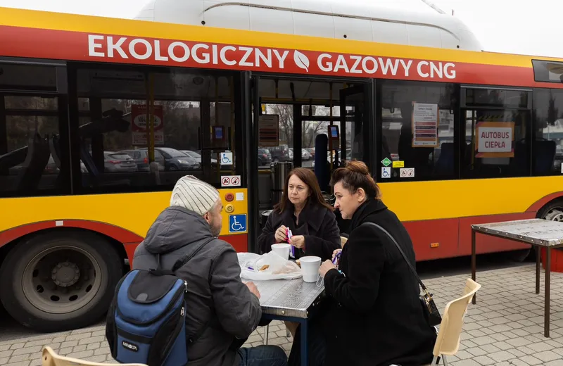 Darmowe posiłki dla potrzebujących. W Rzeszowie ruszyła akcja &#8222;Autobus ciepła&#8221;