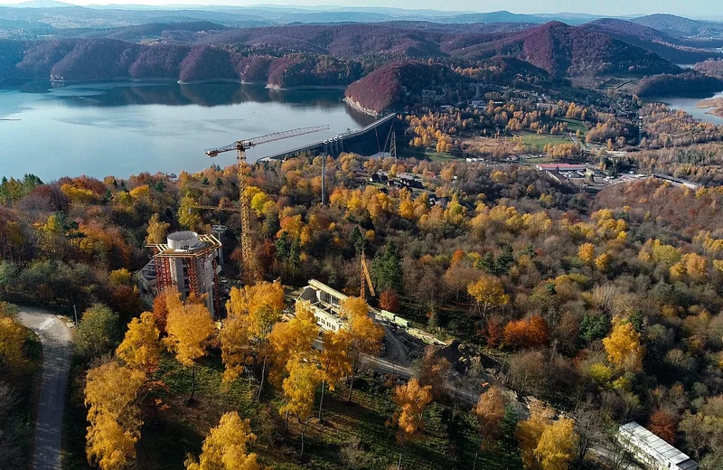 Trwa budowa kolei gondolowej i wieży widokowej nad Soliną