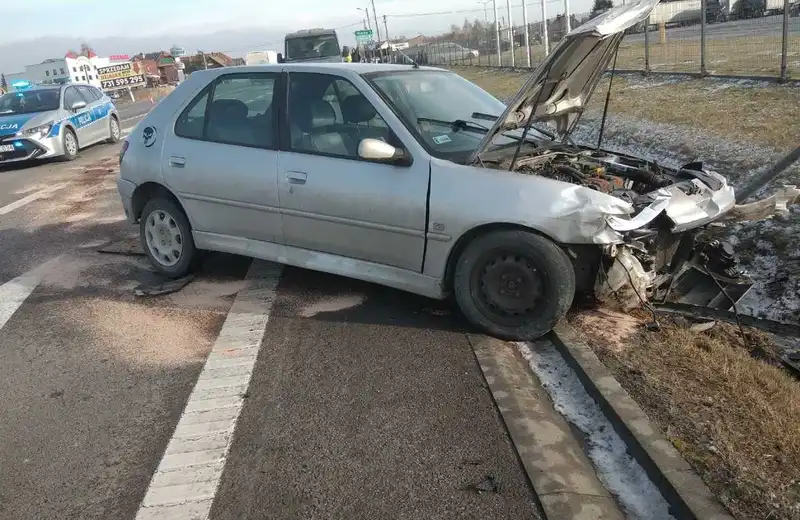 Wypadek w Krasnem. Zderzyły się dwa peugeoty