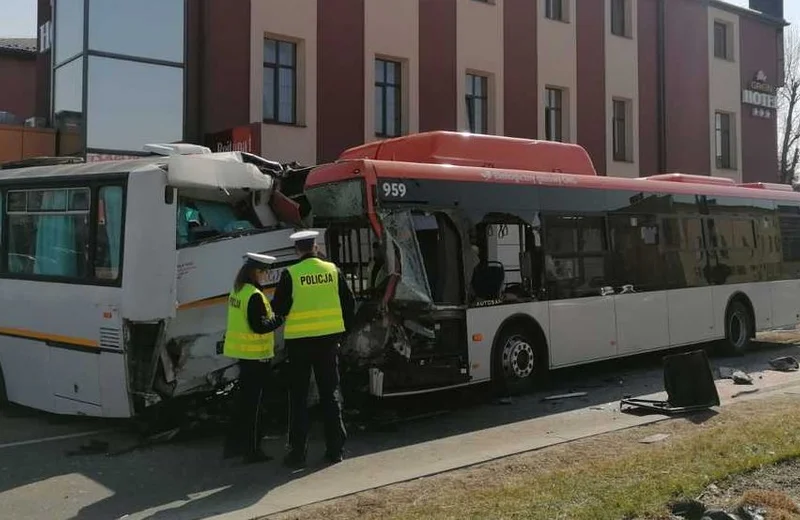 Zderzenie dwóch autobusów na ul. Rejtana. 23 osoby poszkodowane