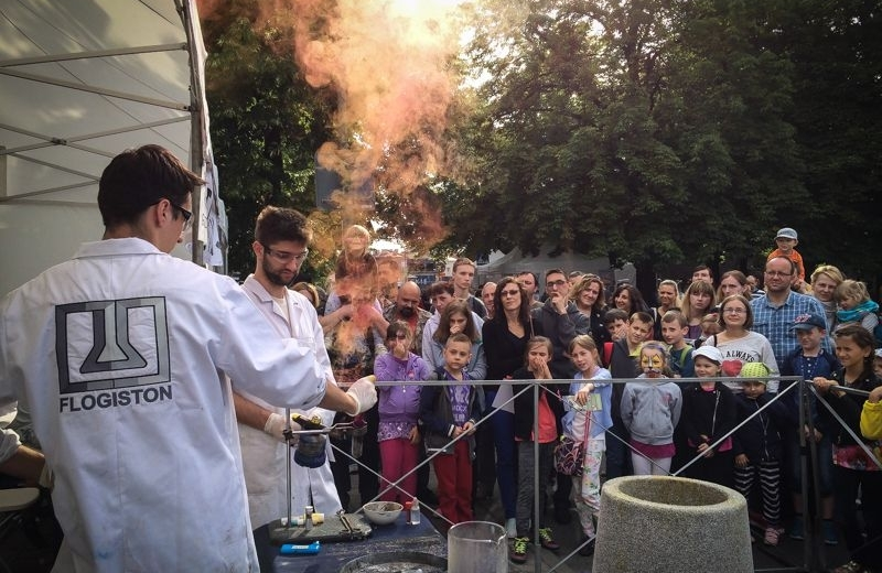 Atrakcyjne pokazy naukowe w centrum Rzeszowa. W sobotę Piknik Nauki Eksploracje