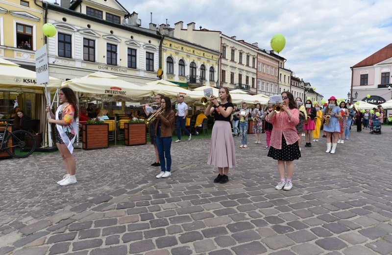 III Festiwal Musztry Paradnej "Consavia". Ulicami Rzeszowa przemaszerują orkiestry dęte