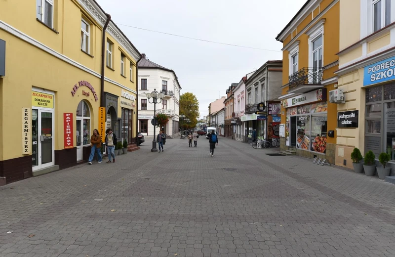 Więcej miejsc wypoczynkowych dla pieszych w centrum Rzeszowa